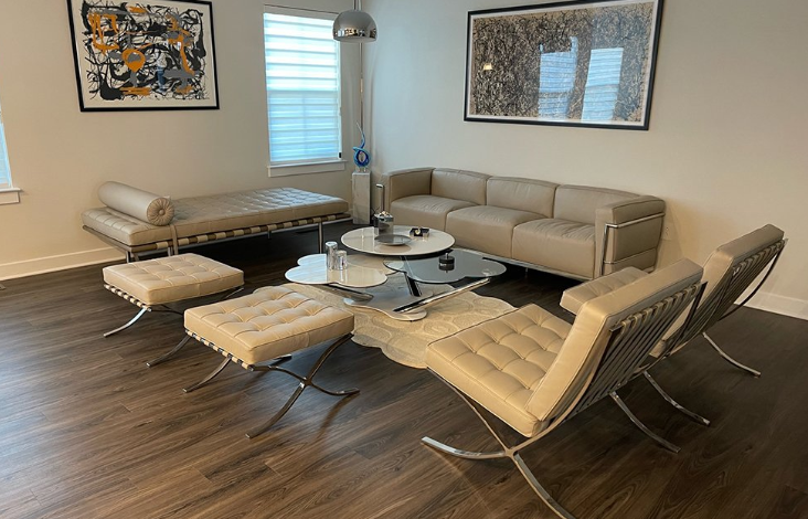 Classic Meets Contemporary: The Return of Mid-Century Modern Bar Stools