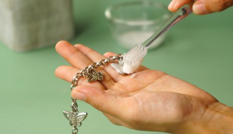 Say Goodbye to Tarnish: How a Powerful Oxidation Remover Transforms Metals Instantly